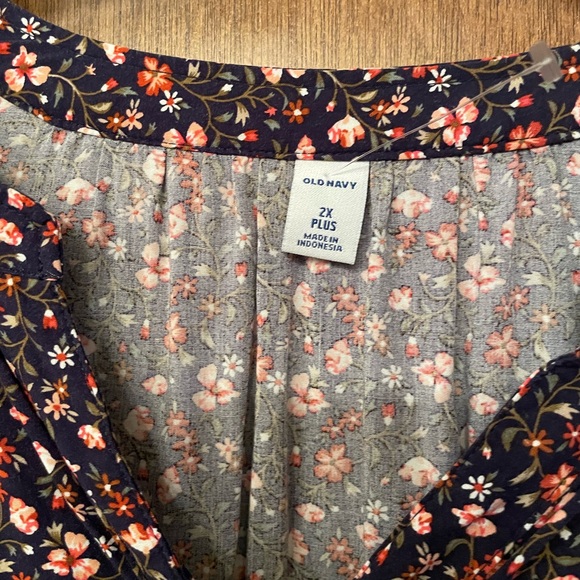 Old Navy Navy Blue Floral Blouse 2X - Picture 2 of 3